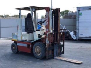 Xe nâng hàng Forklift chạy dầu 2 tấn Nissan EH02