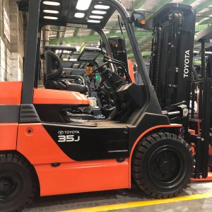 Xe nâng điện 3.5 tấn Toyota 8FBJ35